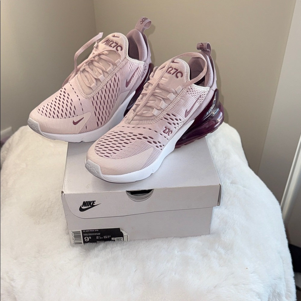 Nike Women's Air Max 270 in Light Pink and Purple (Barely Rose)